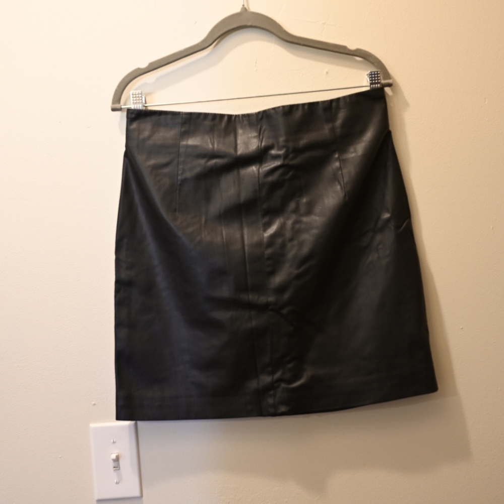 H&M Black Faux Leather Mini Skirt Size M Punk Goth Alt Rock Bikerchic Grunge